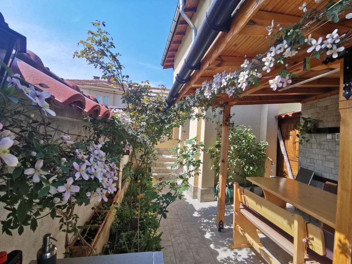 Rose Valley Guest House Kazanlŭk Dış mekan fotoğraf